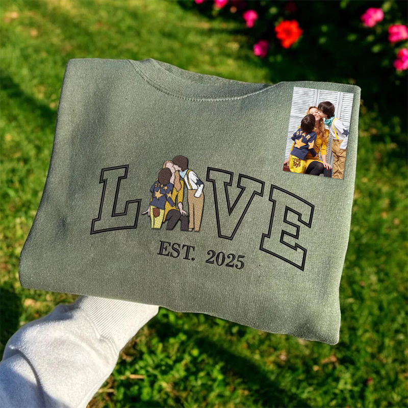 Loversdovey Personalized Embroidered Photo Mom LOVE Est Year Crewneck/Hoodie/T-shirt