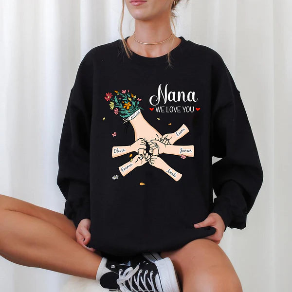 Hand-in-Hand Custom Sweatshirt with Kids' Names – The Perfect Gift for Mom
