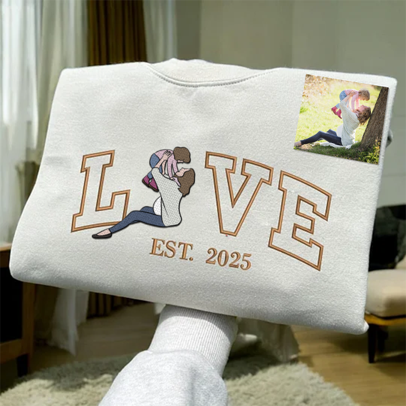 Loversdovey Personalized Embroidered Photo Mom LOVE Est Year Crewneck/Hoodie/T-shirt