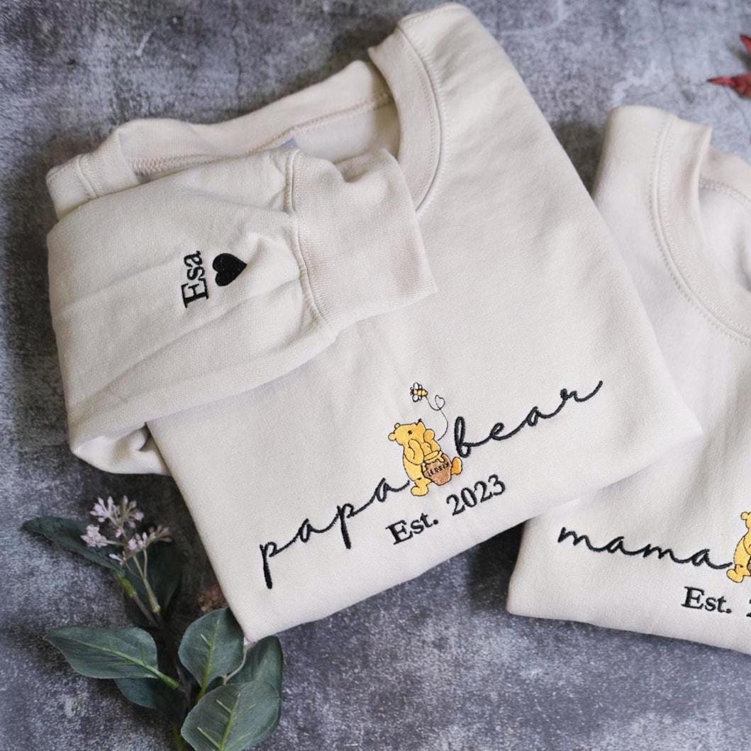 Custom Mama Papa Est EMBROIDERED Winnie the Pooh, Custom Embroidered Pregnancy Announcement, Dad and Mom Sweatshirts