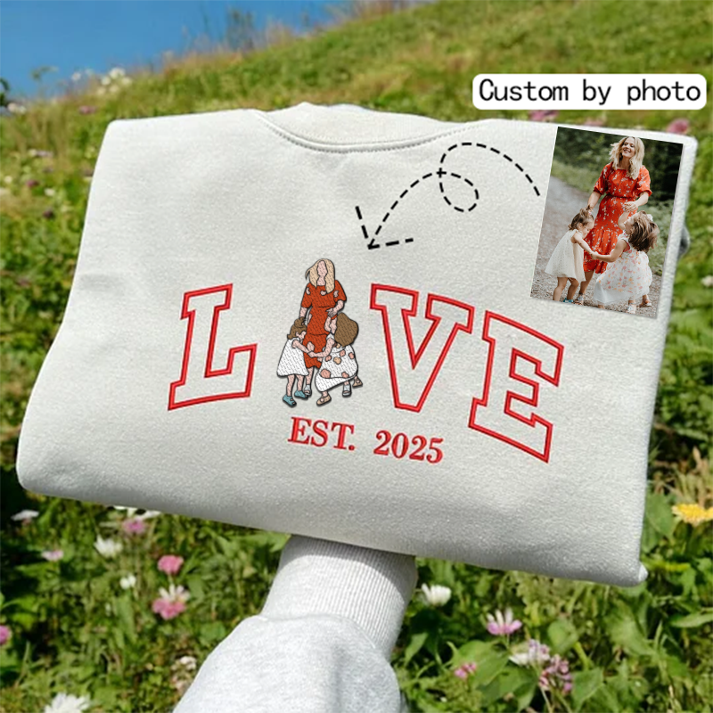 Loversdovey Personalized Embroidered Photo Mom LOVE Est Year Crewneck/Hoodie/T-shirt