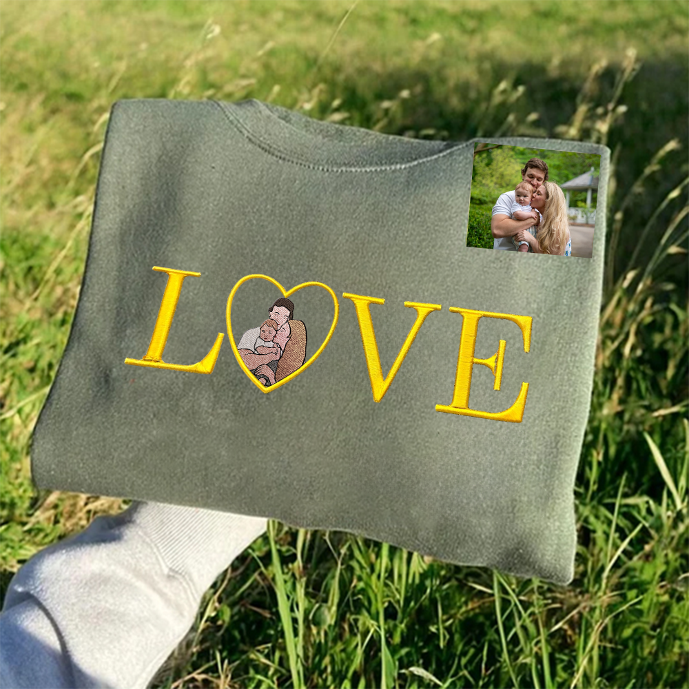 Loversdovey Personalized Embroidered Photo Family LOVE Crewneck/Hoodie/T-shirt
