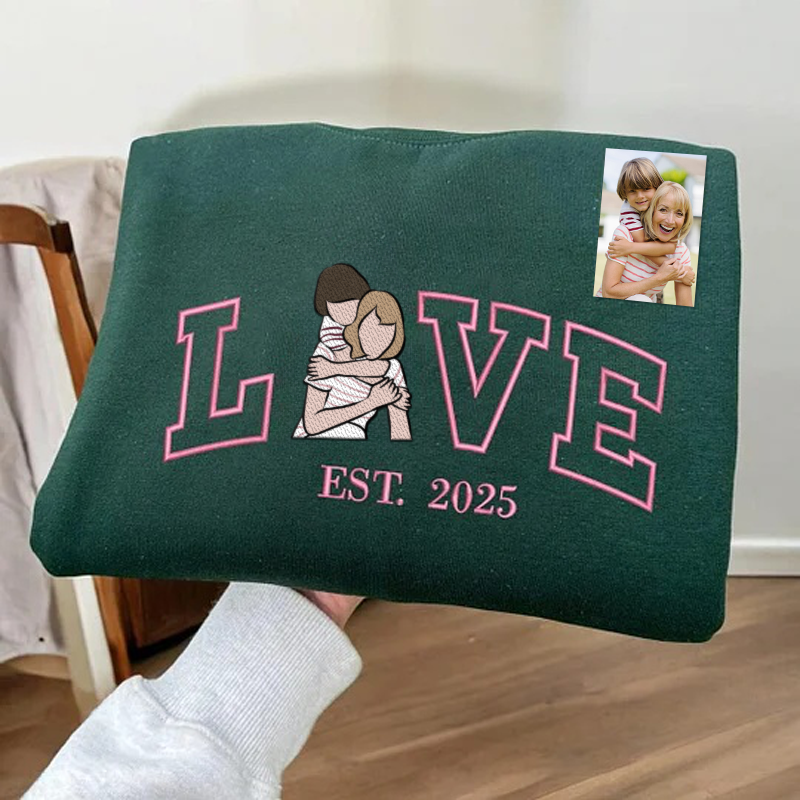 Loversdovey Personalized Embroidered Photo Mom LOVE Est Year Crewneck/Hoodie/T-shirt
