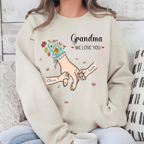 Hand-in-Hand Custom Sweatshirt with Kids' Names – The Perfect Gift for Mom